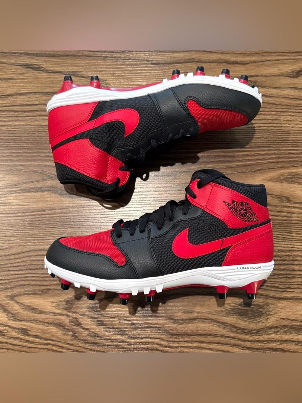 Size 10.5 Nike Jordan 1 Mid TD Bred Football Cleats Red Black AR5604-061